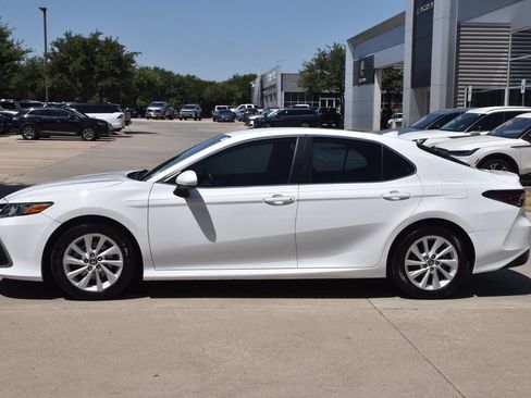 Used 2022 Toyota Camry LE FWD image 12