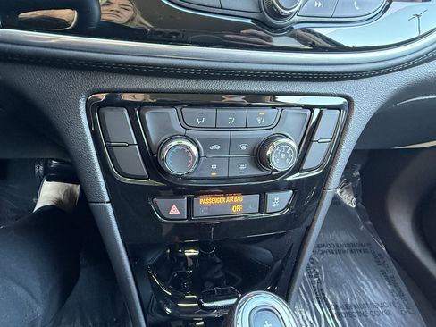 Used 2022 Buick Encore Preferred image 10