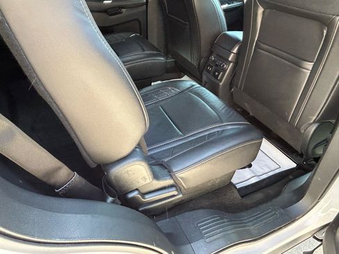 Used 2018 Ford Explorer Platinum AWD/4WD image 11