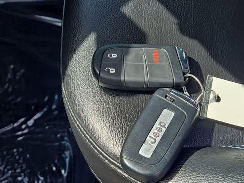 Used 2022 Jeep Compass Latitude FWD image 33