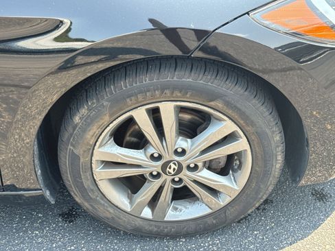 Used 2018 Hyundai Elantra Value Edition FWD image 2