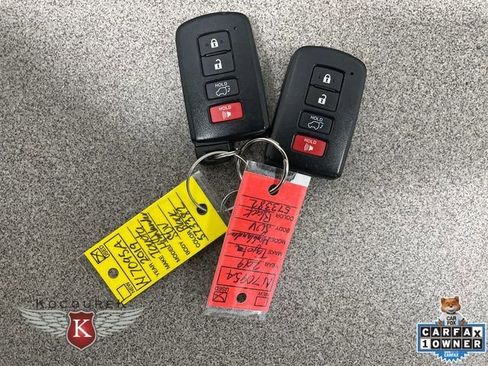 Used 2019 Toyota Highlander XLE AWD/4WD image 27