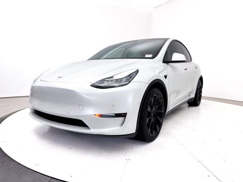 Used 2021 Tesla Model Y Long Range AWD/4WD image 14