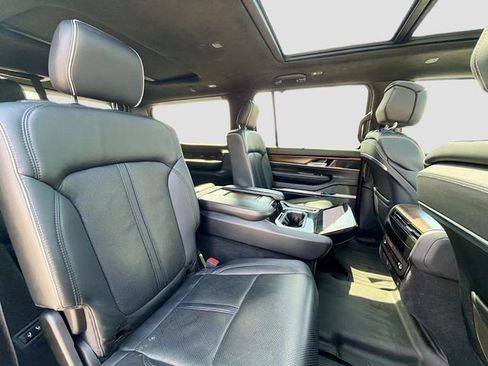 Used 2022 Jeep Grand Wagoneer Series II AWD/4WD image 29