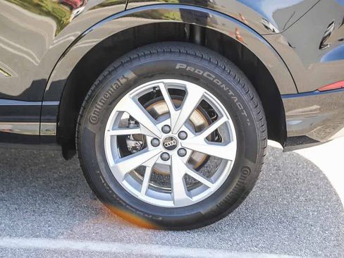 Used 2024 Audi Q3 2.0T Premium w/ Convenience Package image 9