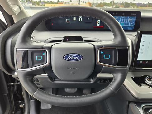 Used 2025 Ford Expedition Active RWD image 16