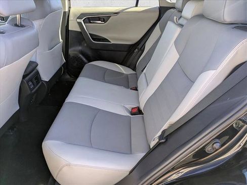 Used 2019 Toyota RAV4 Limited image 18
