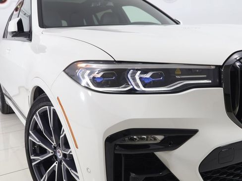 Used 2022 BMW X7 M50i image 22