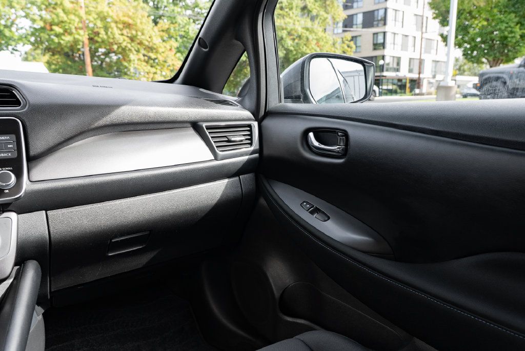 Used 2025 Nissan Leaf S FWD image 10