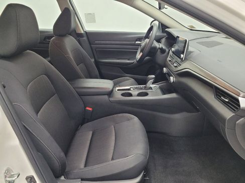 Used 2025 Nissan Altima 2.5 SV FWD image 21