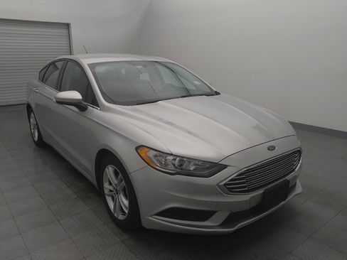 Used 2018 Ford Fusion SE w/ Fusion SE Technology Package image 13