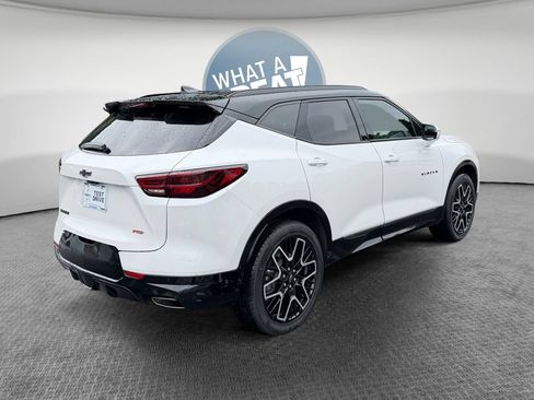 Used 2023 Chevrolet Blazer RS w/ Driver Confidence II Package FWD image 3