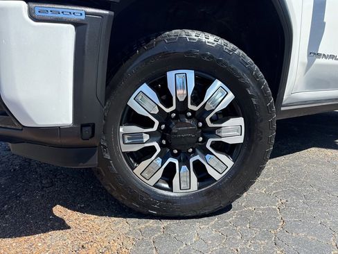 Used 2024 GMC Sierra 2500 Denali w/ Denali Reserve Package AWD/4WD image 2