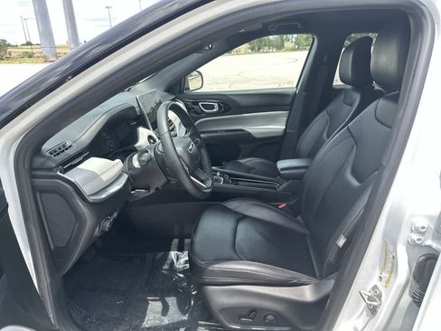Certified 2024 Jeep Compass Limited AWD/4WD image 11