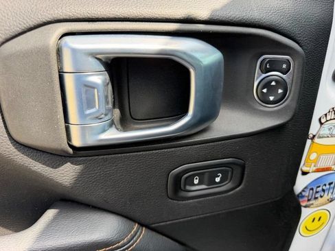 Used 2021 Jeep Wrangler Unlimited Sahara AWD/4WD image 16