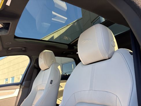 Certified 2025 Jaguar F-PACE R-Dynamic S image 15