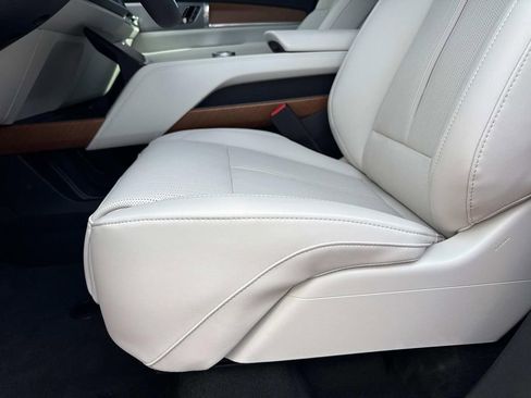 New 2026 Cadillac Vistiq Luxury image 19