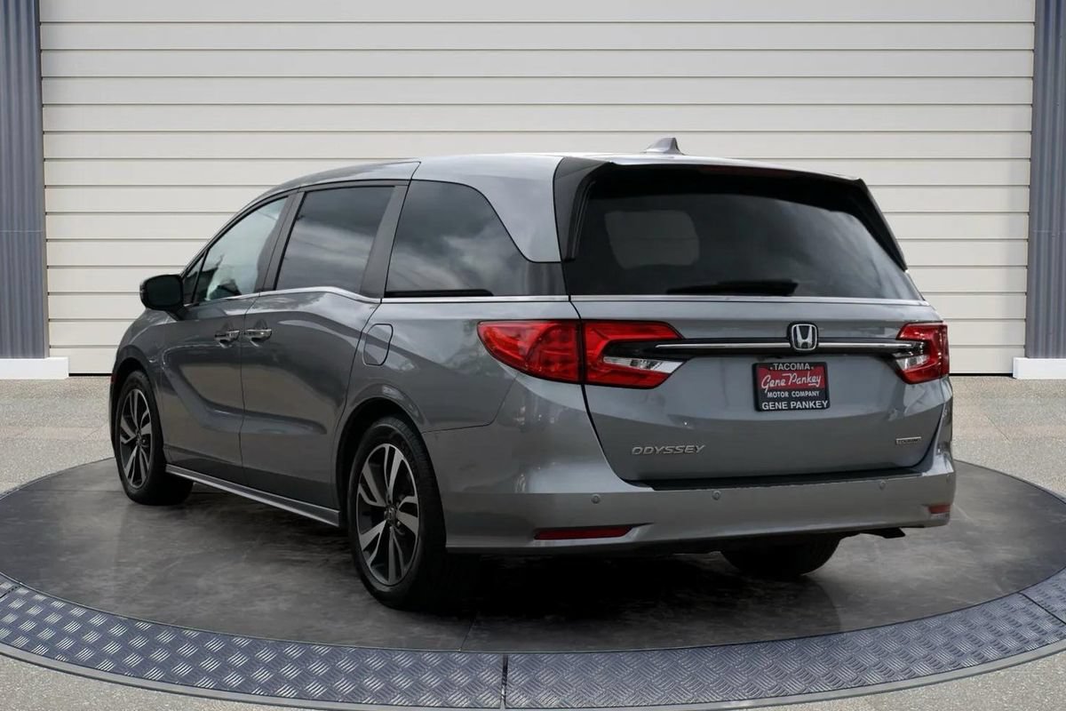 Used 2023 Honda Odyssey Touring image 5