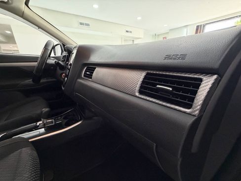 Used 2018 Mitsubishi Outlander SEL AWD/4WD image 15