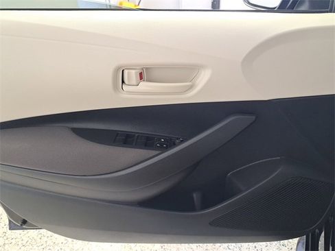 Used 2025 Toyota Corolla LE image 21