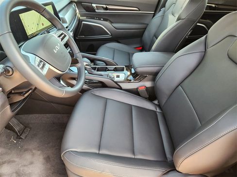 New 2025 Kia Telluride S image 9