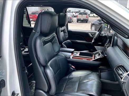 Used 2021 Lincoln Navigator Reserve AWD/4WD image 29