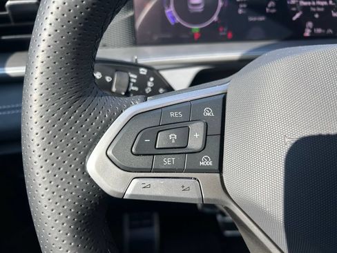 New 2026 Volkswagen Tiguan SE R-Line AWD/4WD image 19