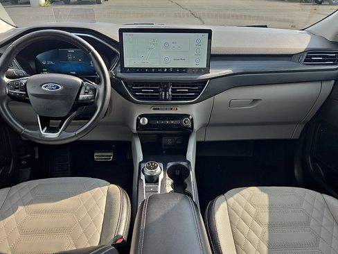 Certified 2023 Ford Escape Platinum w/ Premium Technology Package AWD/4WD image 9