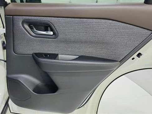 Certified 2022 Nissan Rogue SV FWD image 27