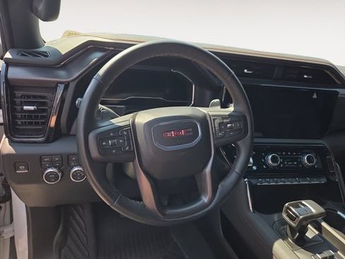 Used 2025 GMC Sierra 1500 AT4 w/ Technology Package AWD/4WD image 11