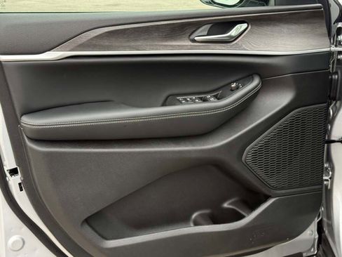 New 2026 Jeep Grand Cherokee Altitude image 27