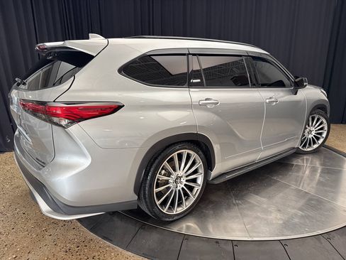 Used 2021 Toyota Highlander XSE AWD/4WD image 9