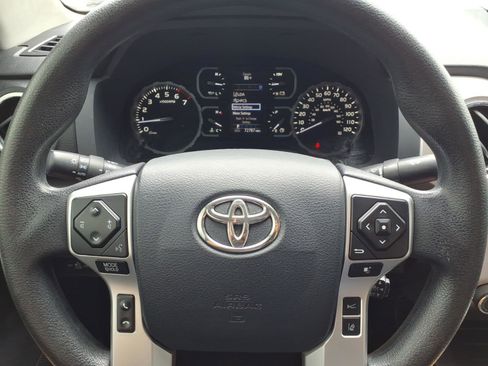Used 2018 Toyota Tundra SR5 w/ SR5 Upgrade Package AWD/4WD image 12
