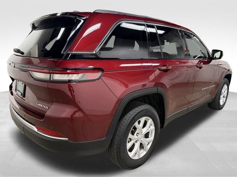 Used 2023 Jeep Grand Cherokee Limited AWD/4WD image 7
