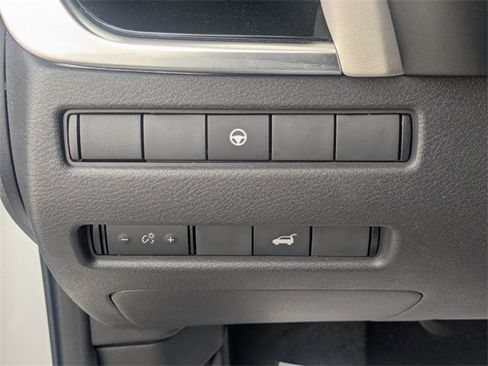 Used 2023 Nissan Rogue SL w/ SL Premium Package image 16