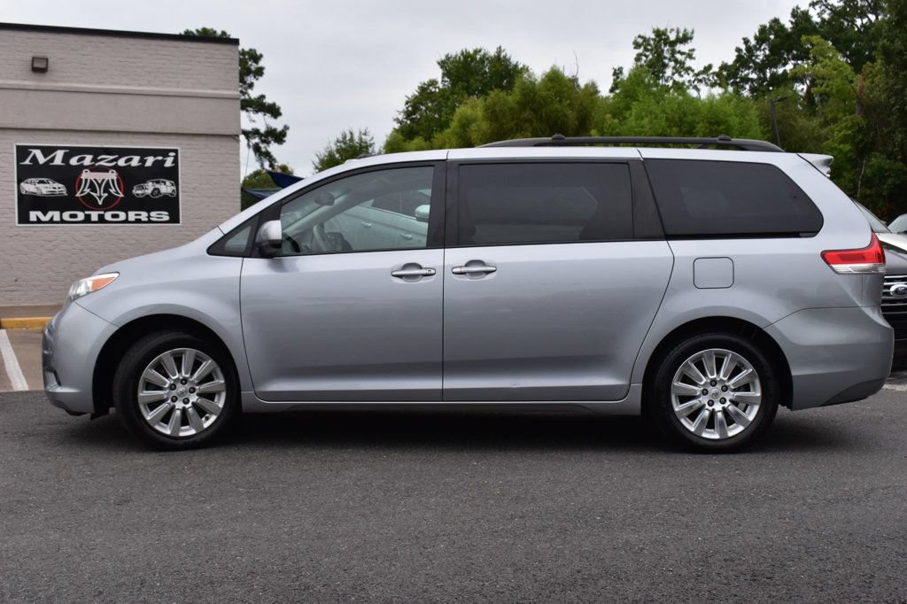 Used 2012 Toyota Sienna XLE w/ Entertainment Pkg AWD/4WD image 3