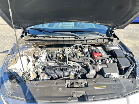 Used 2024 Nissan Altima 2.5 SV FWD image 11