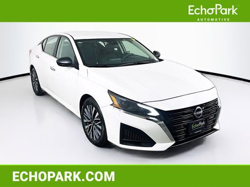 Used 2025 Nissan Altima 2.5 SV image 1