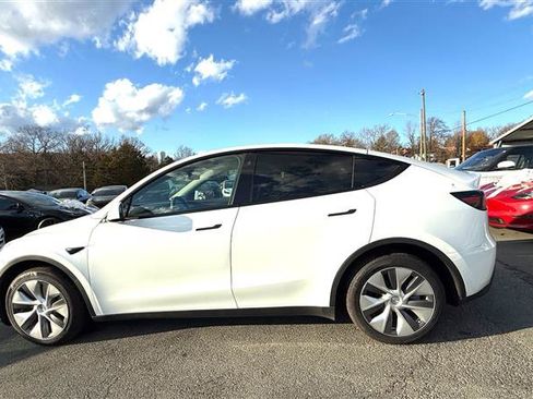 Used 2022 Tesla Model Y Long Range image 2