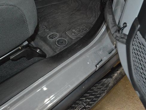 Used 2023 Jeep Wrangler Unlimited w/ Cold Weather Group image 11