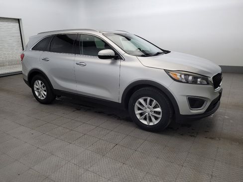 Used 2016 Kia Sorento LX image 11