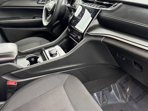 Used 2023 Jeep Grand Cherokee L Laredo image 20