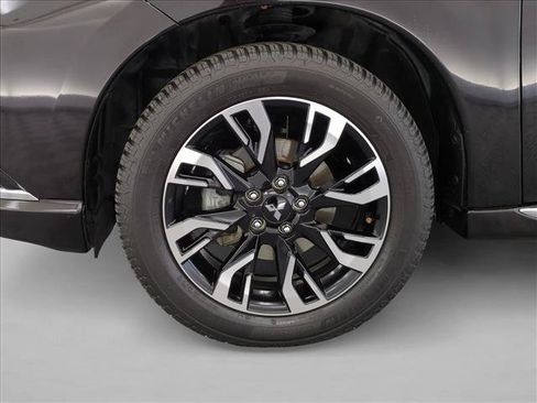 Used 2018 Mitsubishi Outlander GT AWD/4WD image 28
