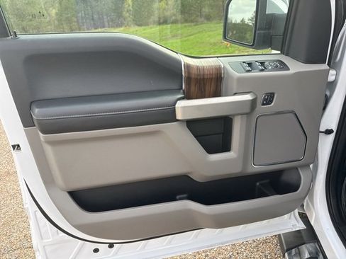 Used 2020 Ford F150 Lariat image 16