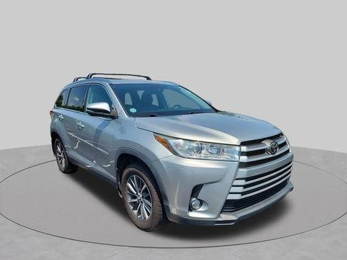 Used 2019 Toyota Highlander XLE AWD/4WD image 13