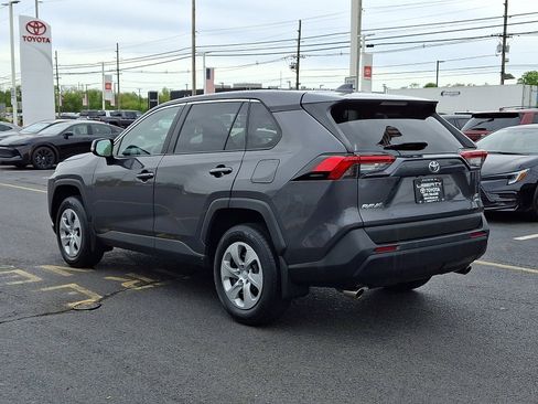 Used 2023 Toyota RAV4 LE AWD/4WD image 4