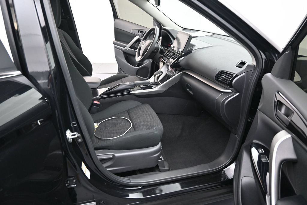 Used 2022 Mitsubishi Eclipse Cross LE AWD/4WD image 17