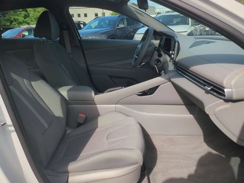 Certified 2026 Hyundai Elantra SE FWD image 25