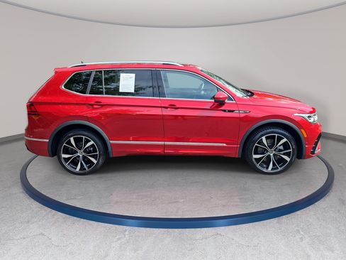 Certified 2024 Volkswagen Tiguan SEL R-Line AWD/4WD image 4