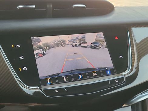 Used 2022 Cadillac XT6 Sport w/ Platinum Package image 29